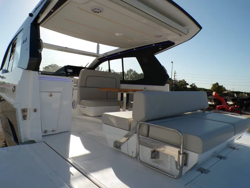 Slide: The Image of Schaefer Yachts DBA 380 2025 - 5