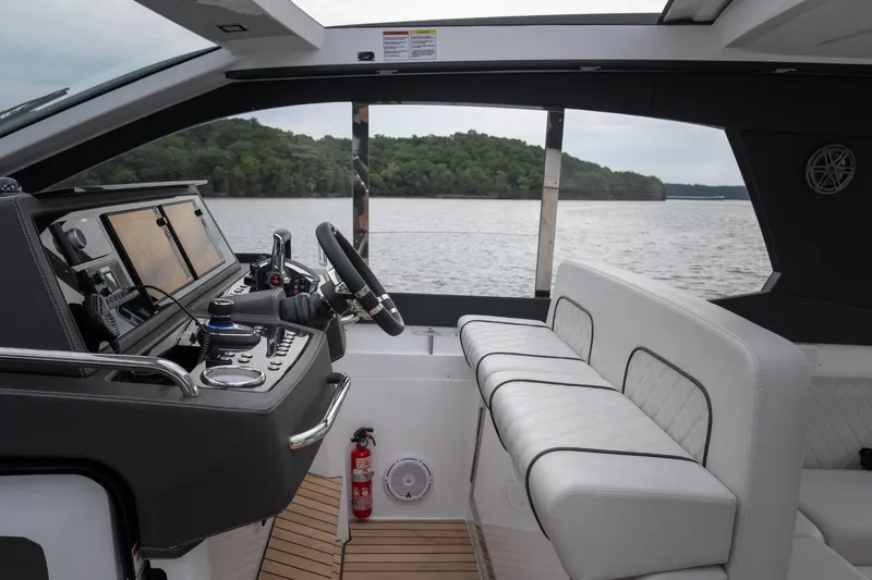 Slide: The Image of Schaefer Yachts DBA 380 2025 - 8
