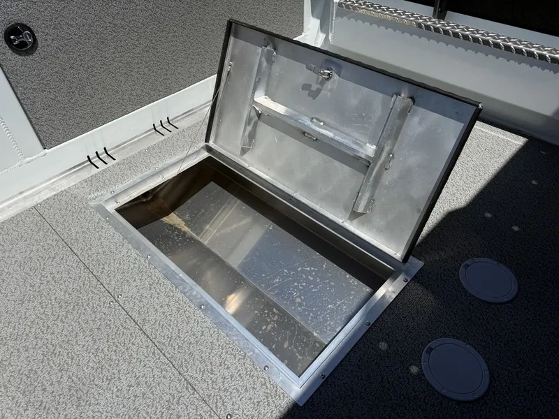 Slide: The Image of Hewescraft 210 Sea Runner Hardtop 2026 - 12