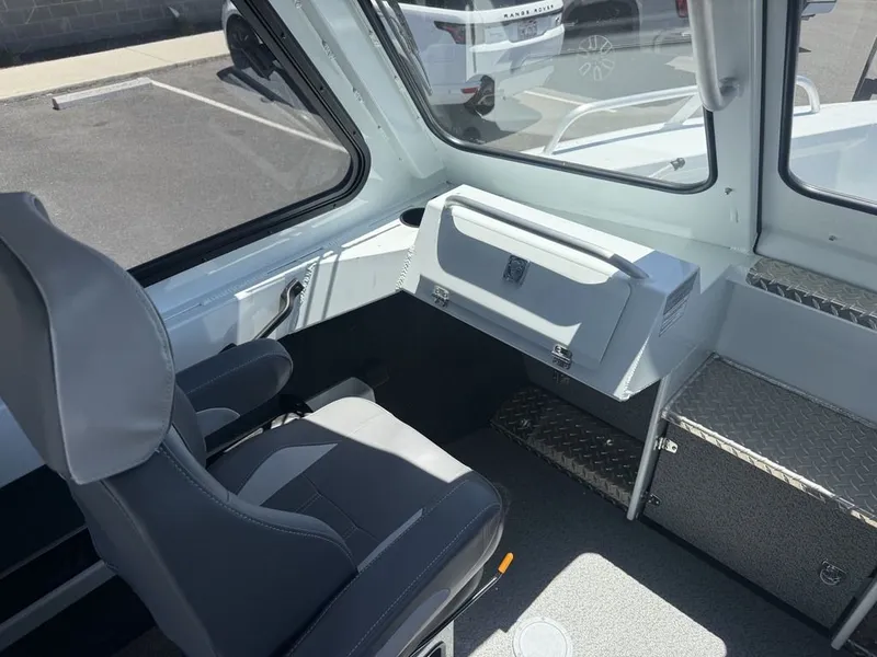 Slide: The Image of Hewescraft 210 Sea Runner Hardtop 2026 - 10