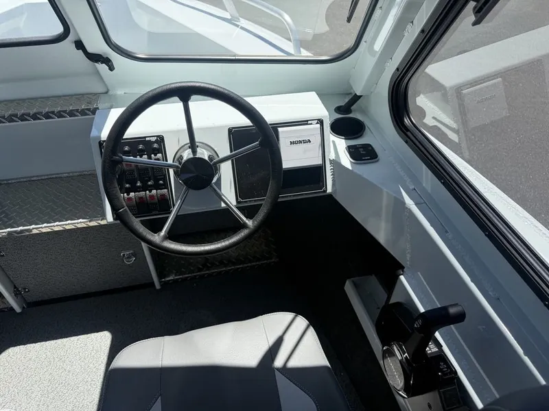 Slide: The Image of Hewescraft 210 Sea Runner Hardtop 2026 - 9