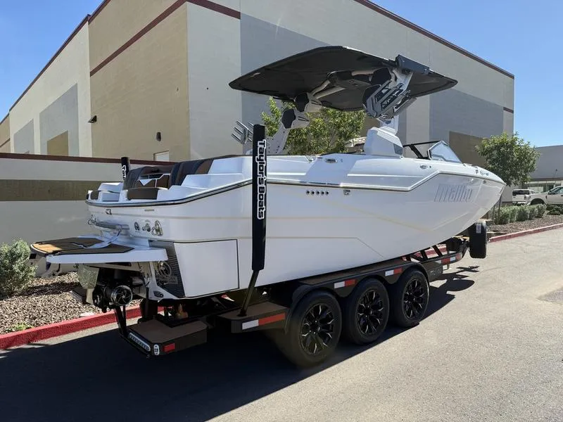 Slide: The Image of Malibu M242 2026 - 2
