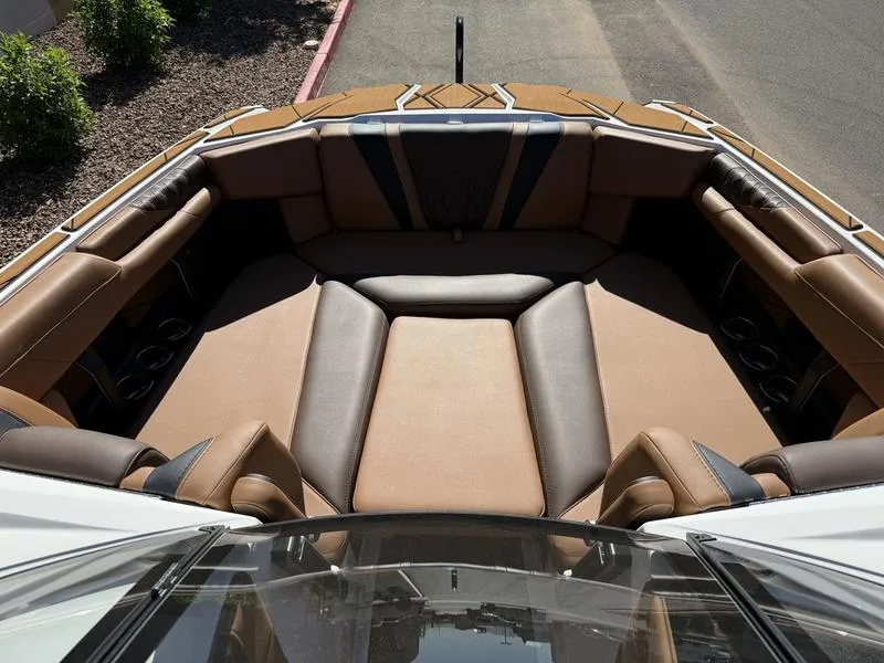 Slide: The Image of Malibu M242 2026 - 14