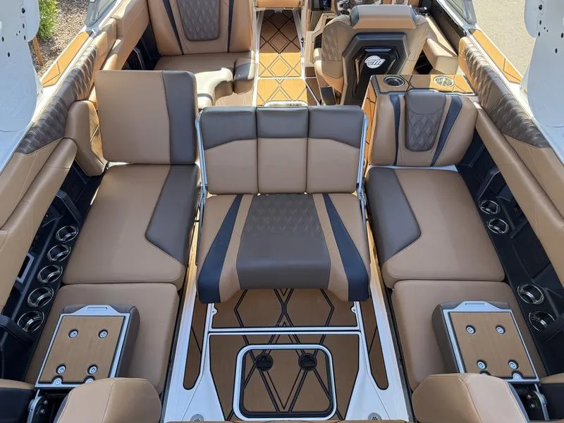 Slide: The Image of Malibu M242 2026 - 17