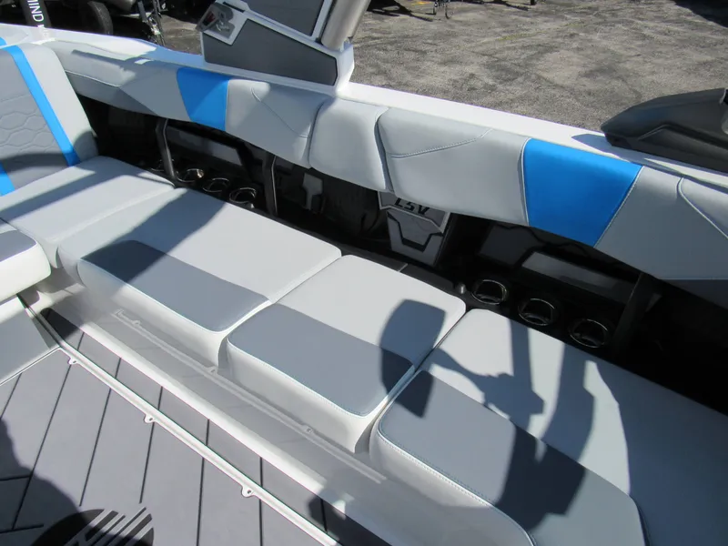 Slide: The Image of Malibu Wakesetter 23LSV 2026 - 14