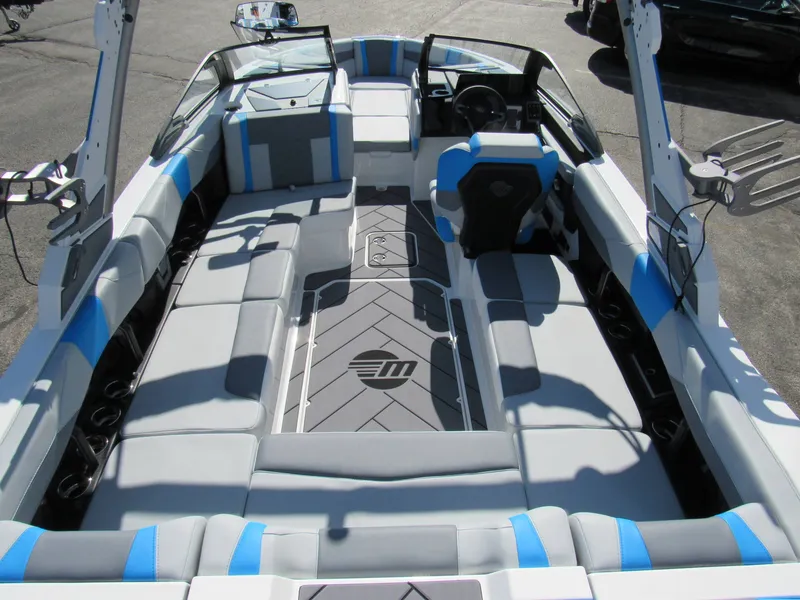 Slide: The Image of Malibu Wakesetter 23LSV 2026 - 6