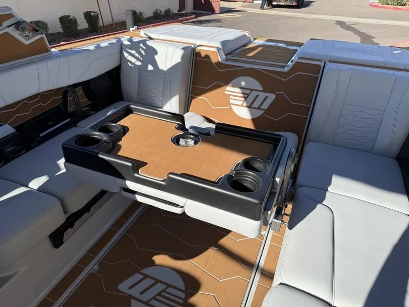 Slide: The Image of Malibu 23 MXZ 2026 - 15