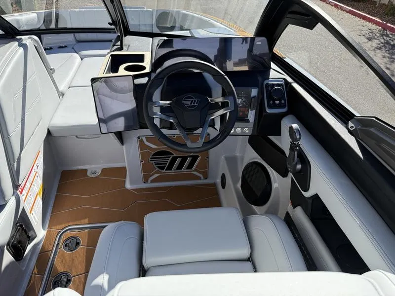 Slide: The Image of Malibu 23 MXZ 2026 - 10