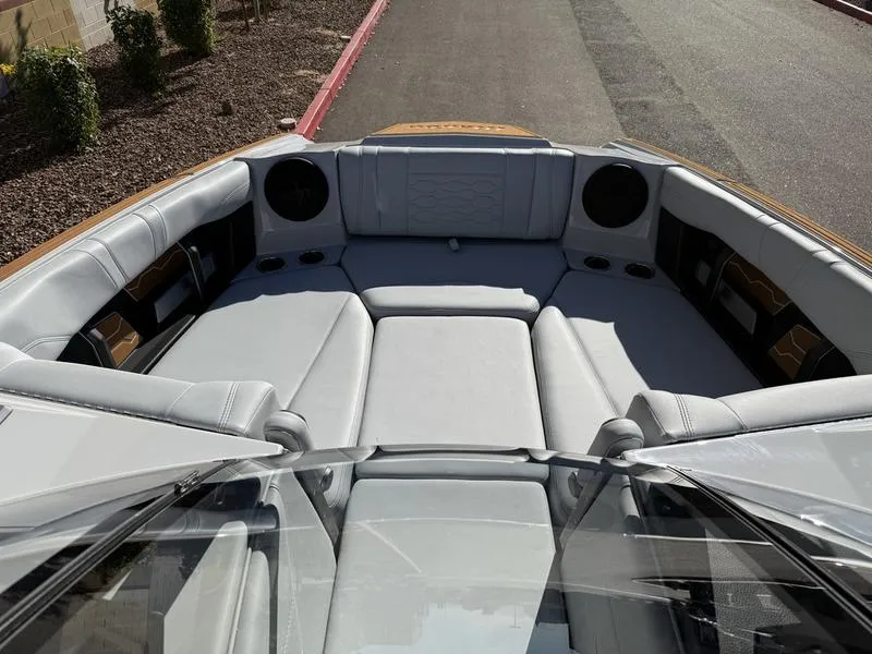 Slide: The Image of Malibu 23 MXZ 2026 - 13