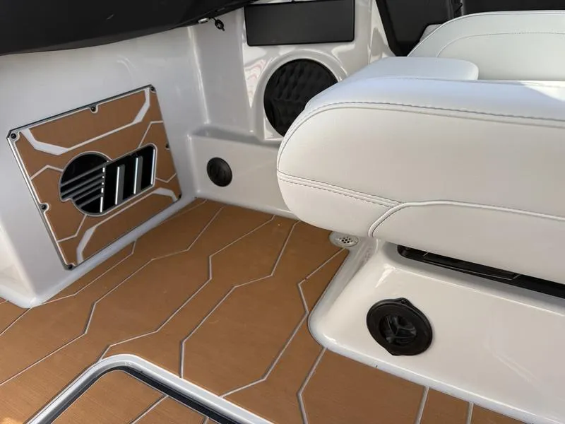 Slide: The Image of Malibu 23 MXZ 2026 - 12