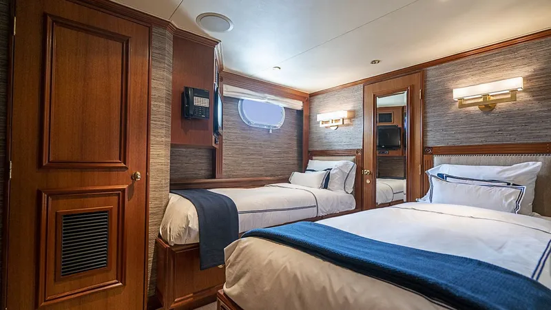 Slide: The Image of Broward Raised Pilothouse 2000 - 21