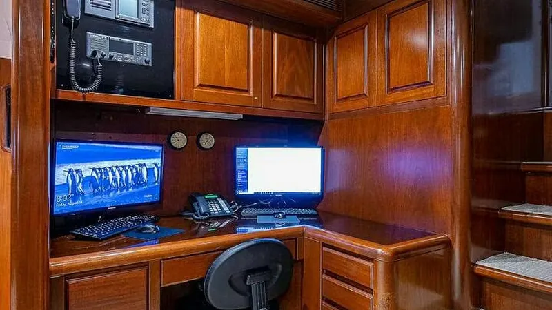 Slide: The Image of Christensen Raised Pilothouse MY 2000 - 15