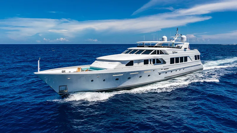 The Image of Christensen Raised Pilothouse MY 2000 - 0