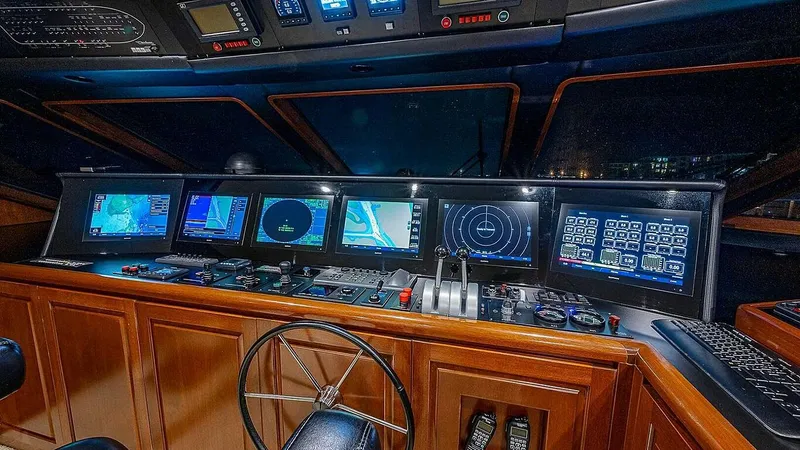 Slide: The Image of Christensen Raised Pilothouse MY 2000 - 14