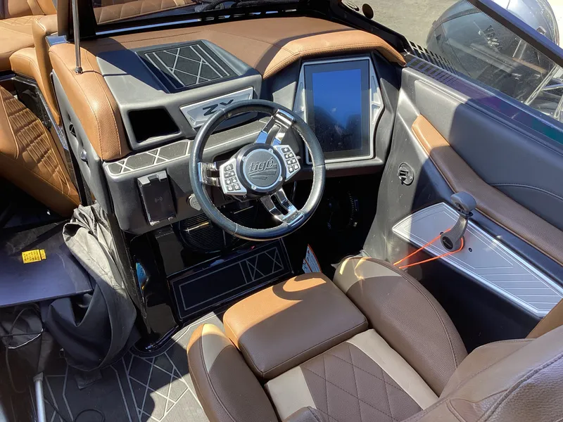 Slide: The Image of Tigé 23 ZX 2020 - 10