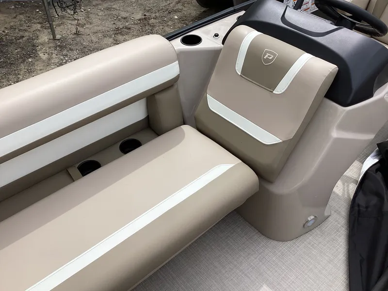 Slide: The Image of Premier 220 SUNSCAPE RL 2026 - 2
