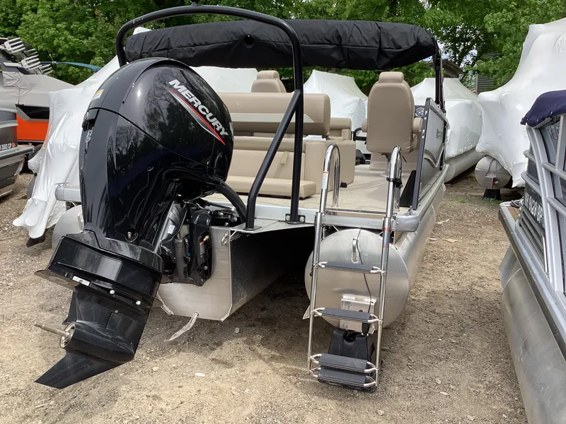 Slide: The Image of Premier 220 SUNSCAPE RL 2026 - 11