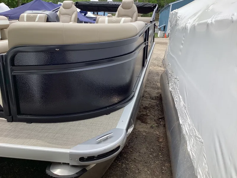 Slide: The Image of Premier 220 SUNSCAPE RL 2026 - 18