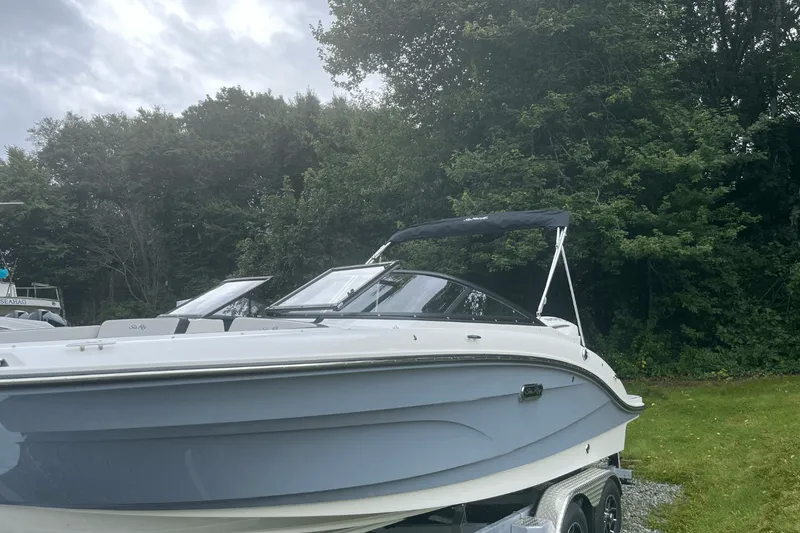 Slide: The Image of Sea Ray SPX 210 Outboard 2025 - 15