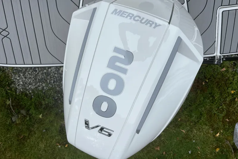 Slide: The Image of Sea Ray SPX 210 Outboard 2025 - 4