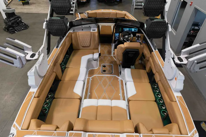 Slide: The Image of Malibu M230 2025 - 16