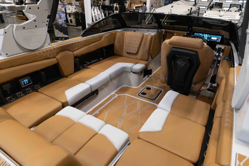 Slide: The Image of Malibu M230 2025 - 33