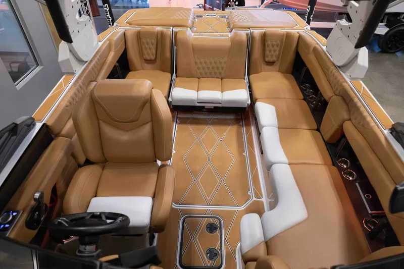 Slide: The Image of Malibu M230 2025 - 37