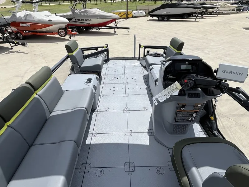 The Image of Sea-Doo Switch Fish 21 - 230 hp Galvanized 2025 - undefined
