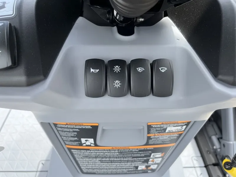 Slide: The Image of Sea-Doo Switch Fish 21 - 230 hp Galvanized 2025 - 7