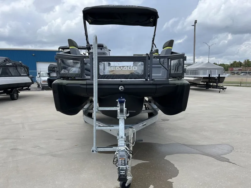 Slide: The Image of Sea-Doo Switch Fish 21 - 230 hp Galvanized 2025 - 4
