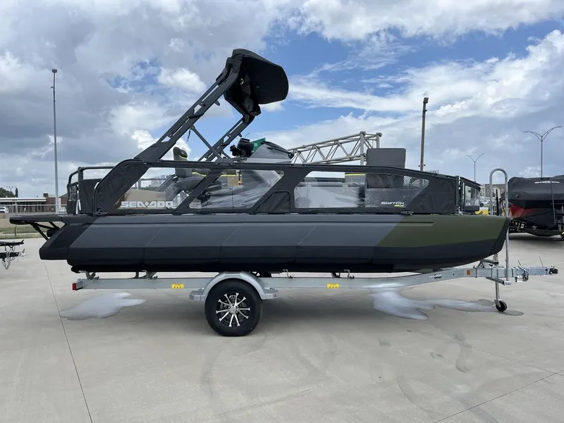 The Image of Sea-Doo Switch Fish 21 - 230 hp Galvanized 2025 - 0
