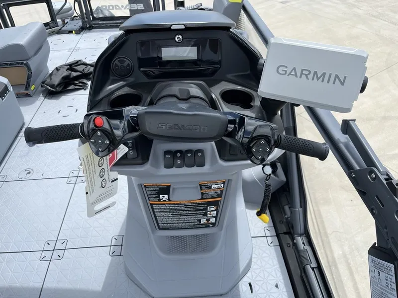 Slide: The Image of Sea-Doo Switch Fish 21 - 230 hp Galvanized 2025 - 6