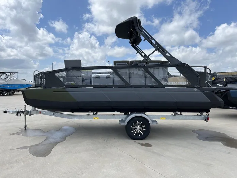 Slide: The Image of Sea-Doo Switch Fish 21 - 230 hp Galvanized 2025 - 3