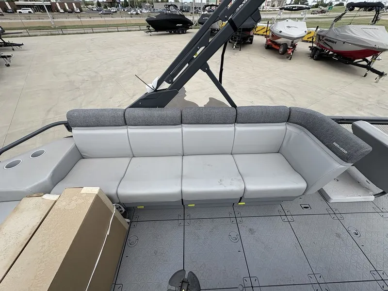 Slide: The Image of Sea-Doo Switch Sport 21 - 230 hp Painted 2025 - 6