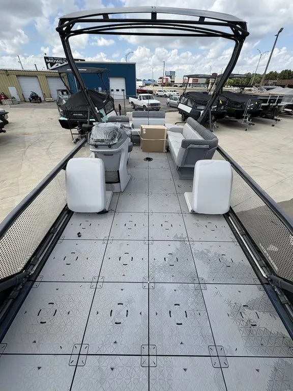 Slide: The Image of Sea-Doo Switch Sport 21 - 230 hp Painted 2025 - 5