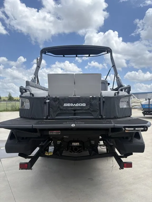 Slide: The Image of Sea-Doo Switch Sport 21 - 230 hp Painted 2025 - 2