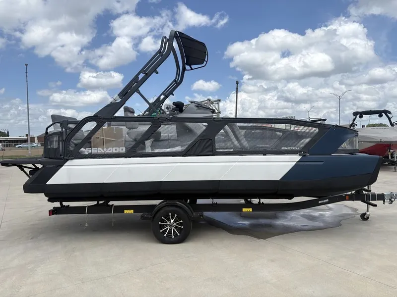The Image of Sea-Doo Switch Sport 21 - 230 hp Painted 2025 - 0