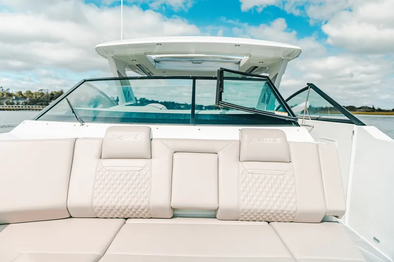 Slide: The Image of Cruisers 34 GLS Outboard 2025 - 22