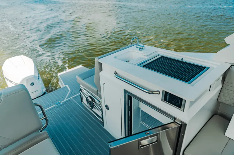 Slide: The Image of Cruisers 34 GLS Outboard 2025 - 25