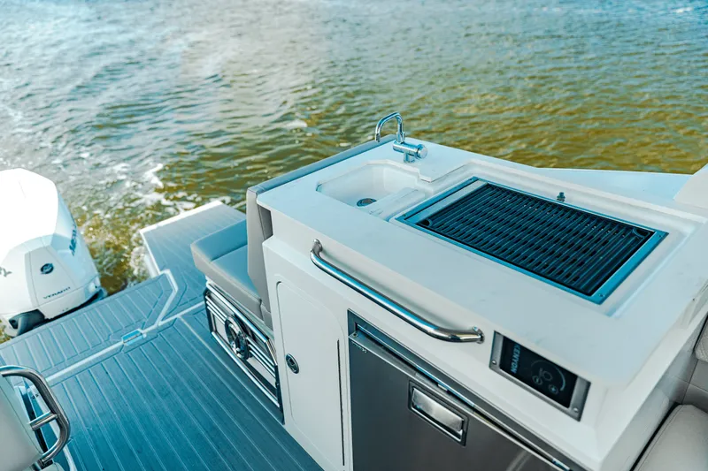 Slide: The Image of Cruisers 34 GLS Outboard 2025 - 26