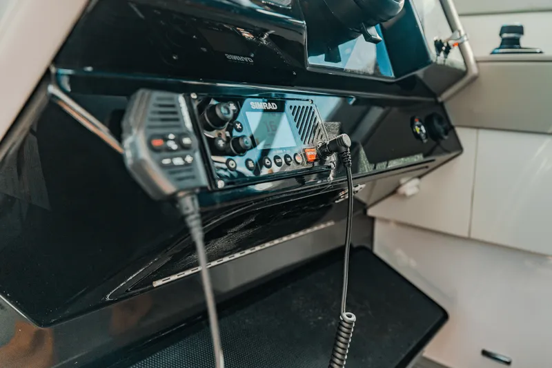 Slide: The Image of Cruisers 34 GLS Outboard 2025 - 32