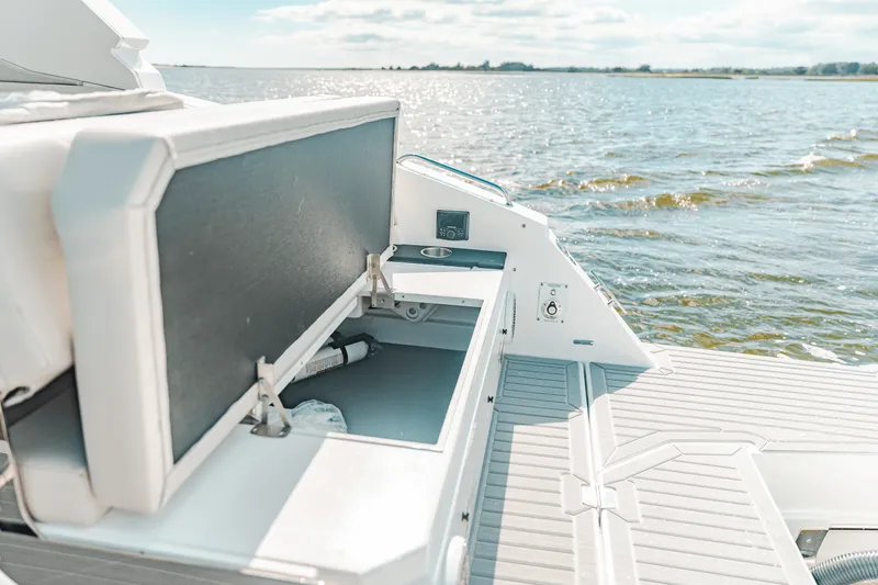 Slide: The Image of Cruisers 34 GLS Outboard 2025 - 38