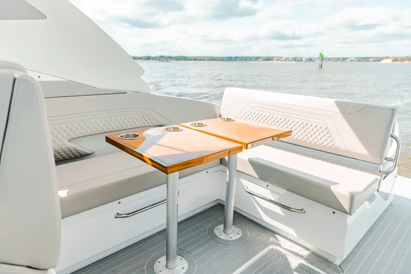 Slide: The Image of Cruisers 34 GLS Outboard 2025 - 39