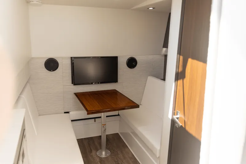 Slide: The Image of Cruisers 34 GLS Outboard 2025 - 44