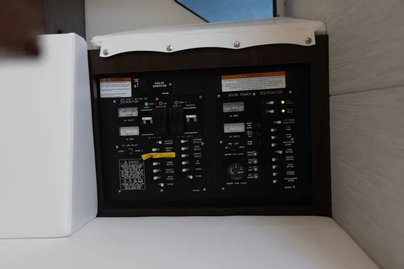 Slide: The Image of Cruisers 34 GLS Outboard 2025 - 47