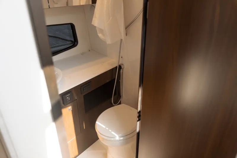 Slide: The Image of Cruisers 34 GLS Outboard 2025 - 49