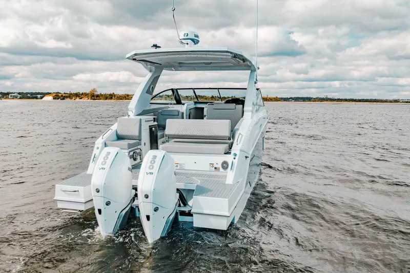 Slide: The Image of Cruisers 34 GLS Outboard 2025 - 5