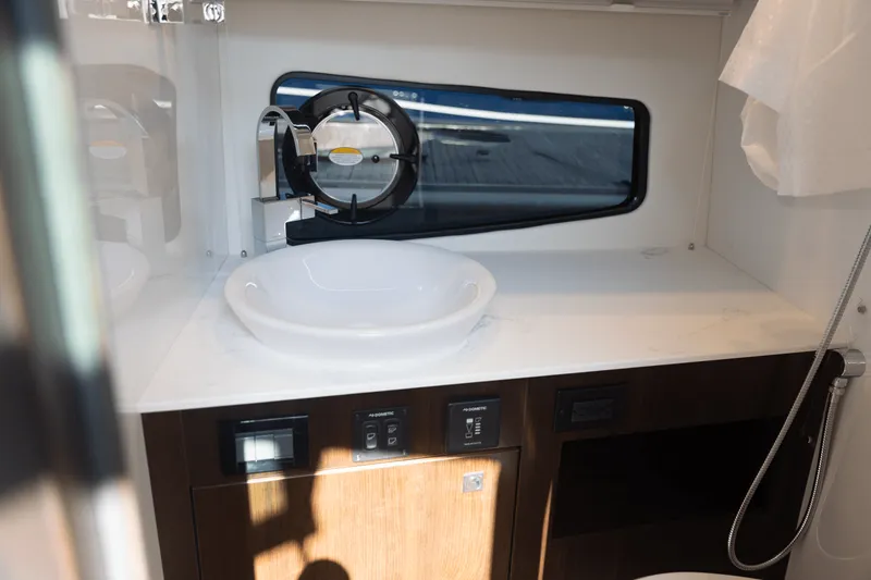 Slide: The Image of Cruisers 34 GLS Outboard 2025 - 51