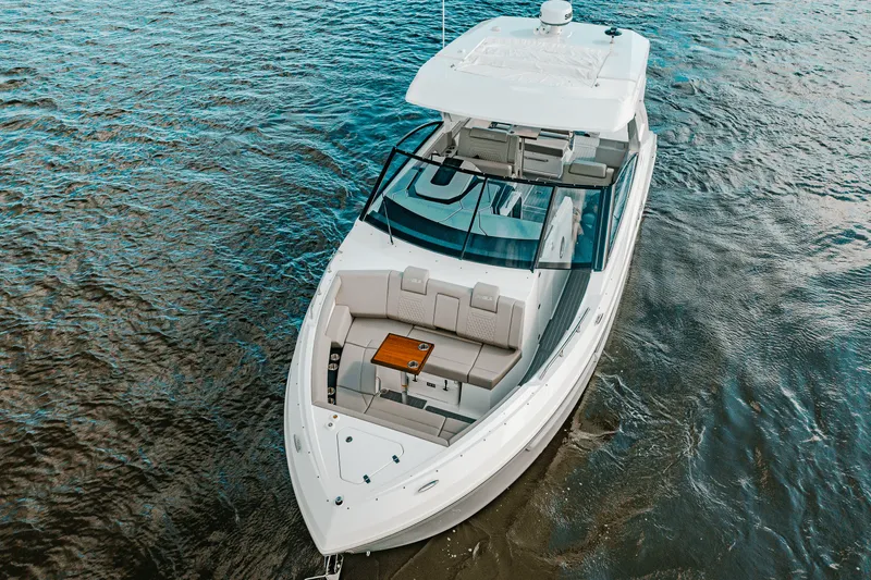 Slide: The Image of Cruisers 34 GLS Outboard 2025 - 8