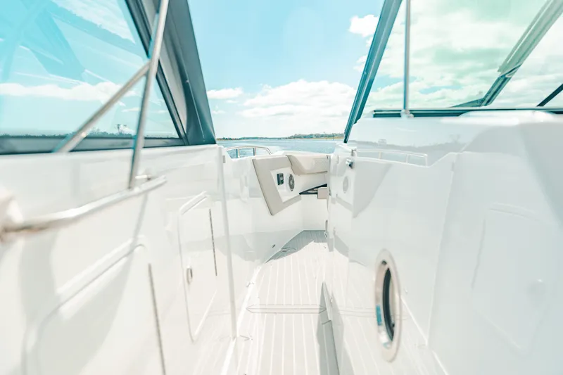 Slide: The Image of Cruisers Yachts 34 GLS Outboard 2025 - 17